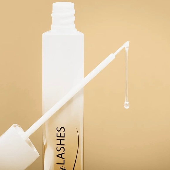 Lilly Lash Serum - Picture 2 of 3